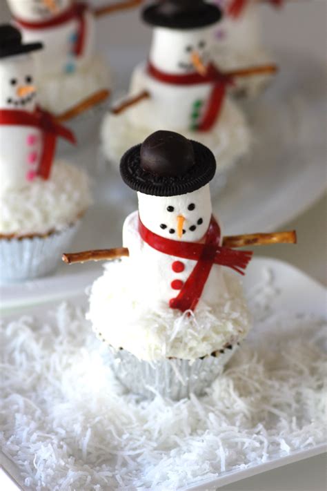 {DIY} Marshmallow Snowman Cupcakes | Catch My Party