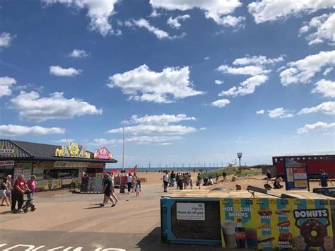 Daytrippers head to Skegness as coast bathes in high temperatures and ...