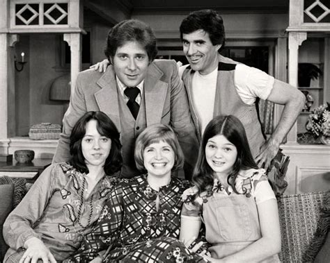 THE CAST FROM THE TV SITCOM "ONE DAY AT A TIME" - 8X10 PUBLICITY PHOTO ...