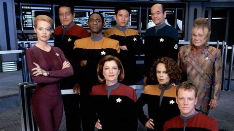 STAR TREK: VOYAGER Cast Will Reunite for 25th Anniversary on 'Stars in ...