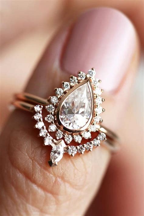 21 Stunning Pear Shaped Engagement Rings | Oh So Perfect Proposal