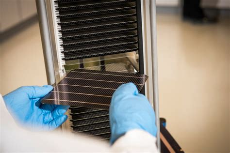 Oxford PV celebrates 29.5% conversion rate with perovskite solar cell ...