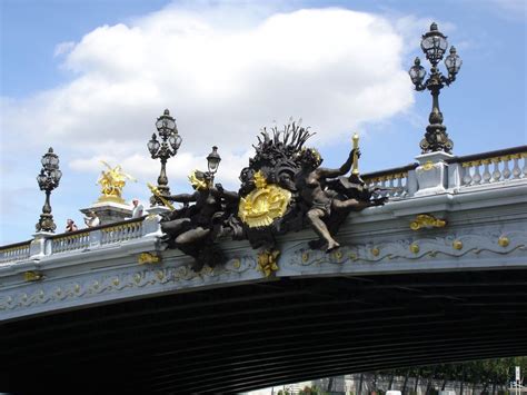 Le pont des Invalides, Paris | Eiffel tower, Hôtel des invalides, Musée ...