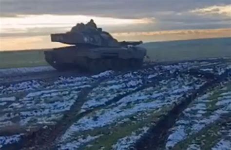 Rare footage of the appearance of the British Challenger 2 tank of the ...