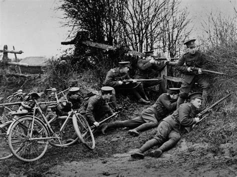 A History of the First World War in 100 Moments: The first British ...