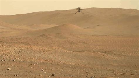 NASA has footage of its Mars Ingenuity helicopter flying and landing ...