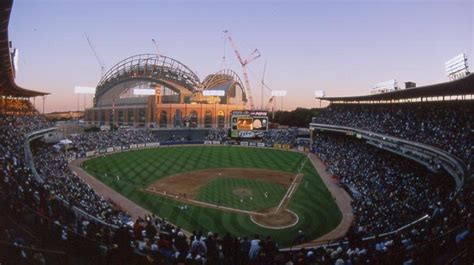 County Stadium - History, Photos and more of the Milwaukee Brewers ...