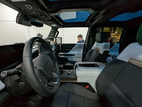 gmc-hummer-ev-interior - TESLARATI