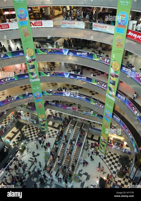 A new giant shopping center opened in the center of Dhaka, Bangladesh ...