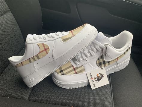 簡単に ポンド 買い物に行く burberry nike air force ones 側面 主張する 火星