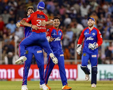 Delhi Capitals stay alive in IPL with tense 5-run win over Gujarat Titans