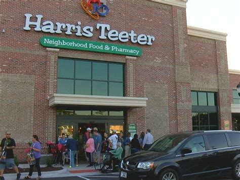 Hundreds come out for grand opening of new Wilmington Harris Teeter ...