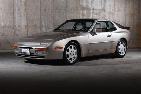 Porsche 944 Turbo Coupe (1989) – Specifications & Performance