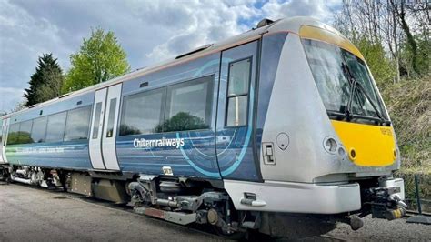 First battery-diesel hybrid train runs between London and Aylesbury ...