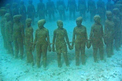 Underwater sculptures in Moilinere Bay, Grenada | Underwater sculpture ...