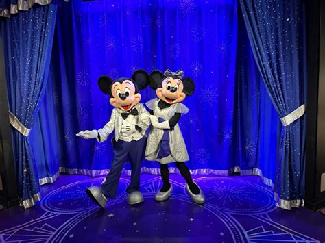 PHOTOS, VIDEO: Meet Mickey and Minnie in Their Platinum Disney100 ...