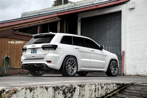 King of the Hill Custom White Jeep Grand Cherokee | White jeep grand ...