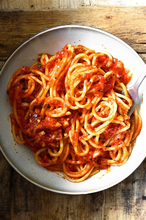 Garlic Butter Tomato Spaghetti - Serving Dumplings