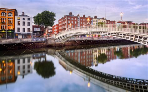 A Guide to the Ha'Penny Bridge in Dublin, Ireland