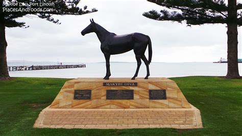 The Legendary Melbourne Cup Makybe Diva Statue - Places and Foods