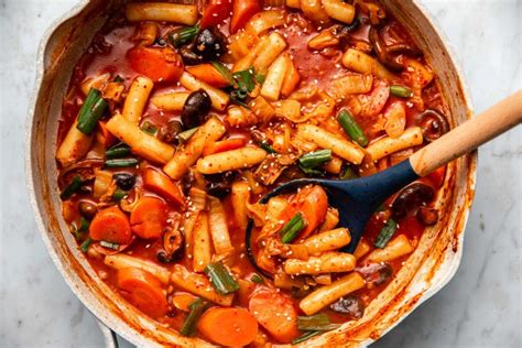 Vegan Tteokbokki with Vegetables | Spicy Korean Rice Cakes (떡볶이 ...