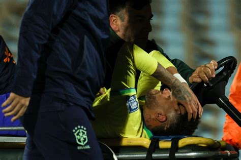 Neymar Suffers from a Tragic Knee Injury | Sideline Sources