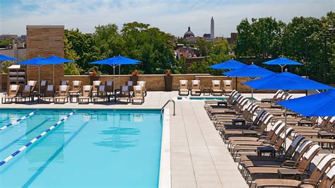 Poolside Dining | Washington HIlton