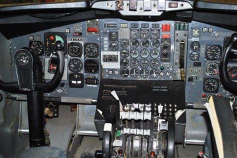 Boeing 707 Cockpit Boeing 707, Vintage Planes, Jet Plane, Flight Deck ...