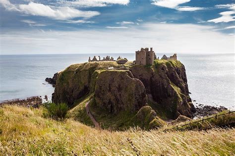 The ruins of Dunnottar Castle in … – License image – 11986304 lookphotos