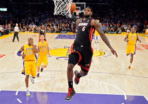 A Perfectly-Timed Photo Of LeBron James Dunking On The Lakers ...