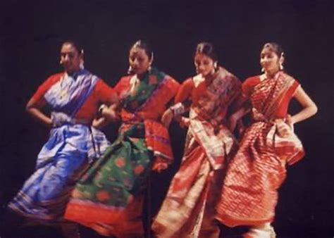 Folk Dances of West Bengal - Immaculate Expressions of Bengali Culture