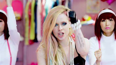 Hello Kitty {Music Video} - Avril Lavigne Photo (38713730) - Fanpop