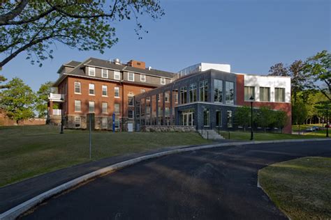 Tufts University, Cummings School of Veterinary Medicine, Agnes Varis ...