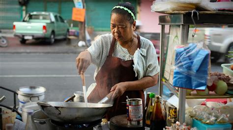 10 Thai Street Food Dishes to Try (And Where to Find Them)