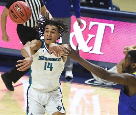 UNCW basketball loses 4 to transfer portal, 2021-22 roster in flux