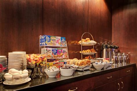 20 Best Free Hotel Breakfasts in America