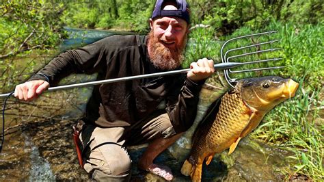 Spearfishing 30 lbs River Carp (using AMISH FISH SPEAR) - 'The Quest ...