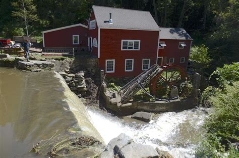 Neighbors rescue 89-year-old woman from ‘incredibly scary’ floods at ...