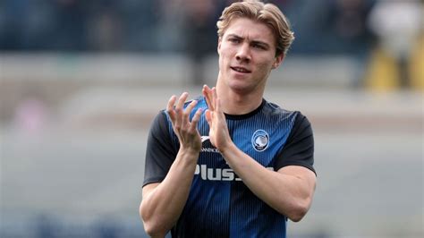 Man Utd Makes Bold Offer to Land PSG Target Rasmus Højlund - Report