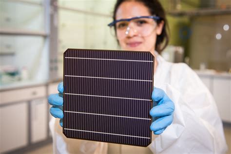 Oxford PV_commercial sized perovskite-silicon solar cell at Oxford PV's ...