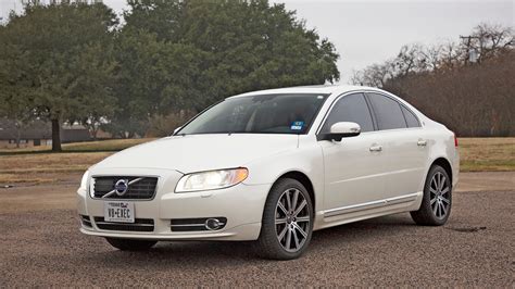 The Volvo S80 V8 is One of the Coolest Volvos We’ve Ever Driven