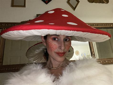 Mushroom hat | Mushroom hat, Unique diy gifts, Pretty outfits