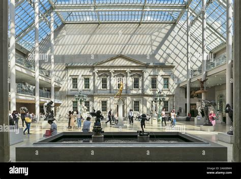 Covered courtyard at the Metropolitan Museum of Art in New York Stock ...