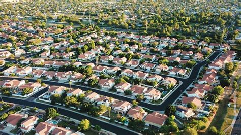 How Suburban and Rural HOAs Can Benefit You - NewHomeSource.com