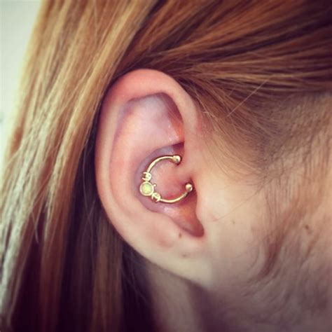 Daith Piercing [50 Ideas]: Pain Level, Healing Time, Cost, Experience ...