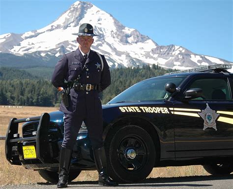 Oregon State Police Trooper with his rig and Mt Hood. [2400x1950 ...