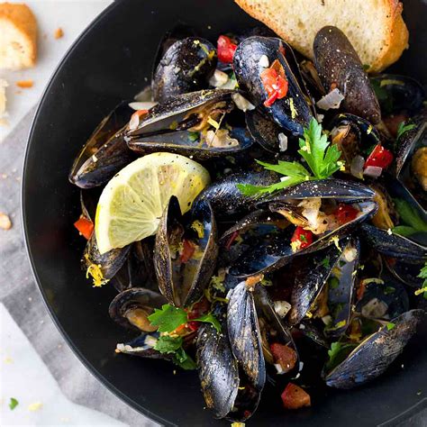 Steamed Mussels with White Wine and Garlic | Jessica Gavin