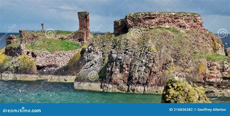 Panorama of Dunbar Castle stock photo. Image of coast - 216836382