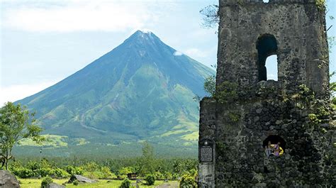 Capturing Mayon Volcano Eruption In Photo