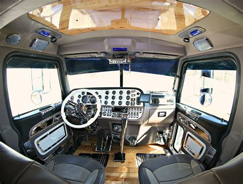 Custom Peterbilt 379 | Semi trucks interior, Custom peterbilt, Trucks ...